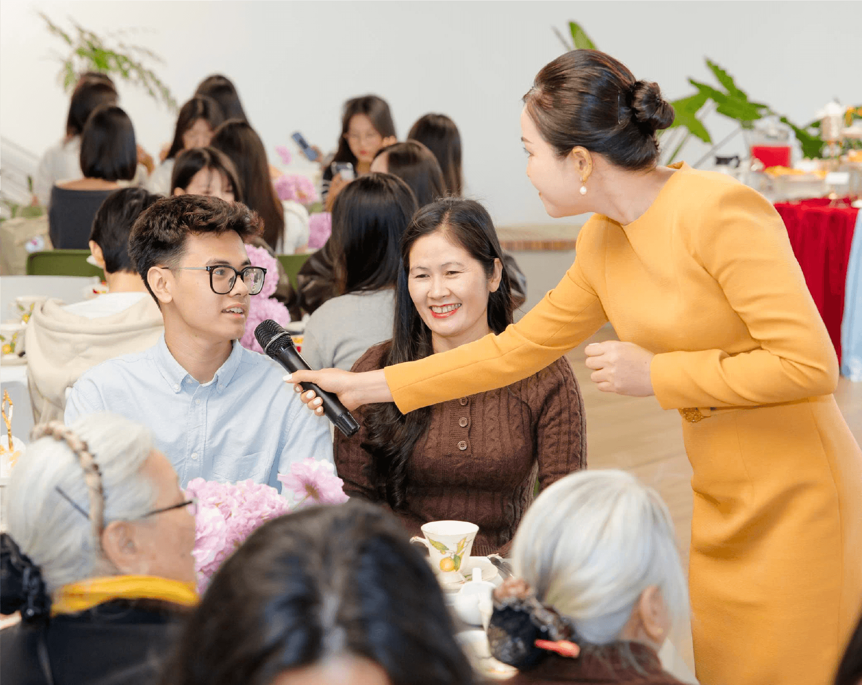TEEN ETIQUETTE  GIÚP GÌ CHO CON?