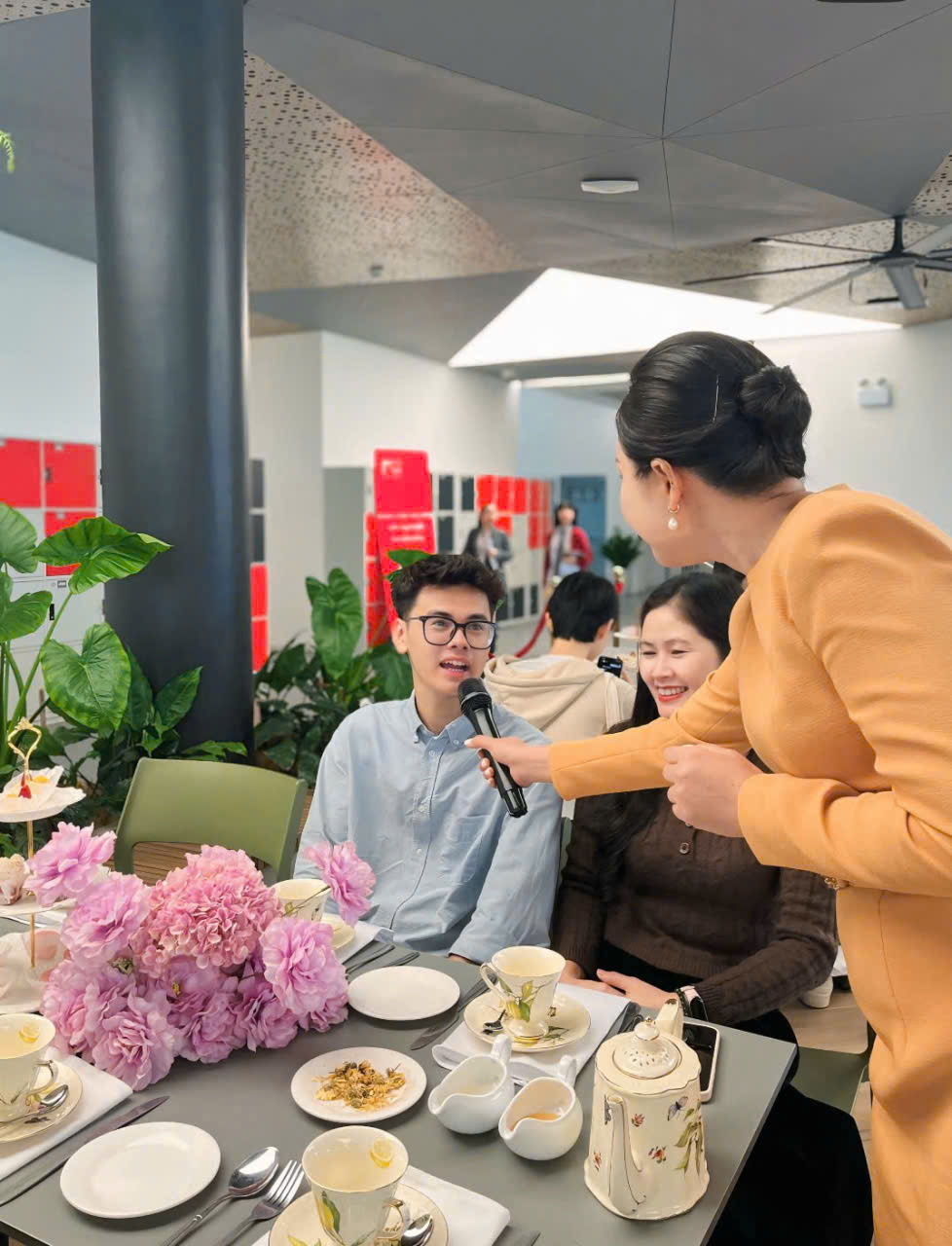 Teen thực hành giao tiếp