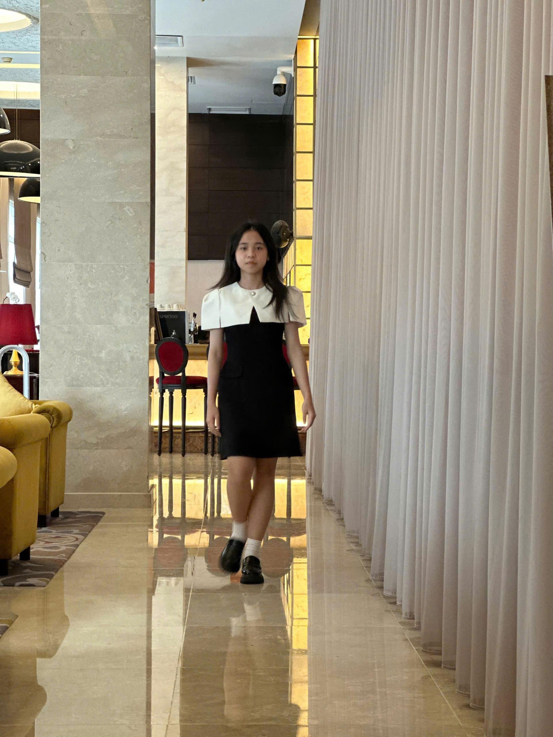 Luyện dáng đứng/thần thái