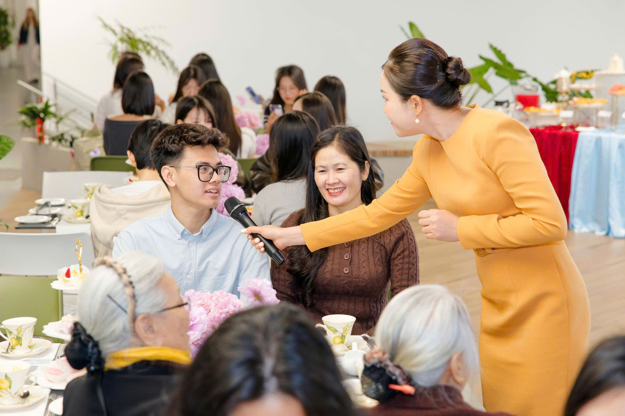 Teen thực hành giao tiếp