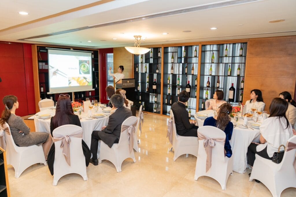 Khóa học Nghi Thức Xã Giao Cao Cấp dành cho người lớn